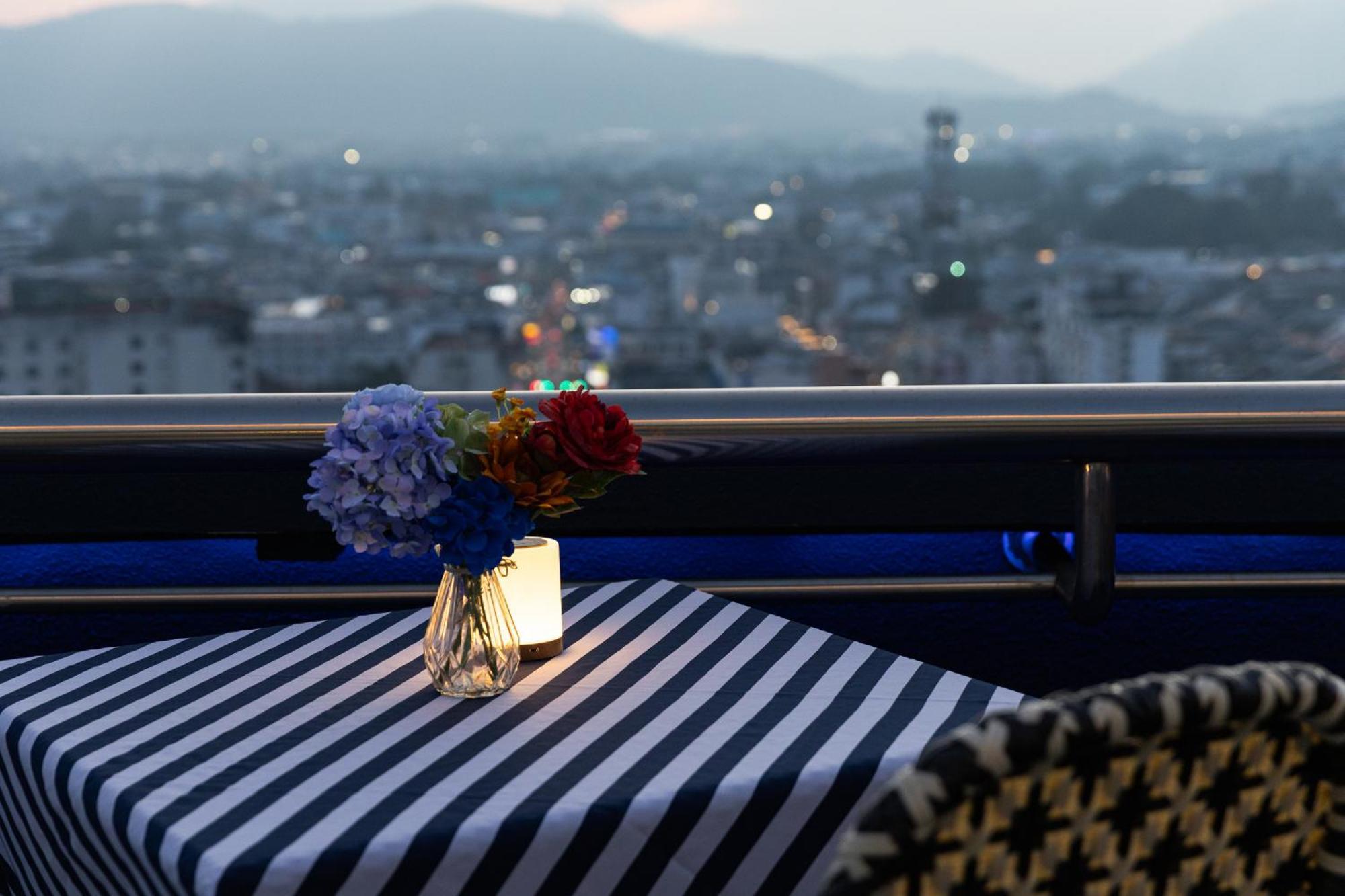 Royal Phuket City Hotel Εξωτερικό φωτογραφία View from the Sky Bar