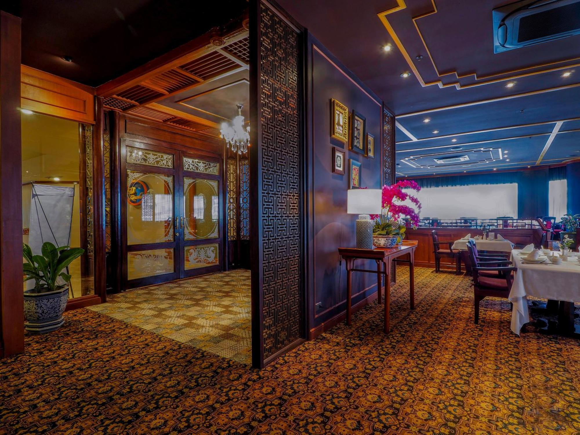 Royal Phuket City Hotel Εξωτερικό φωτογραφία The interior of the restaurant