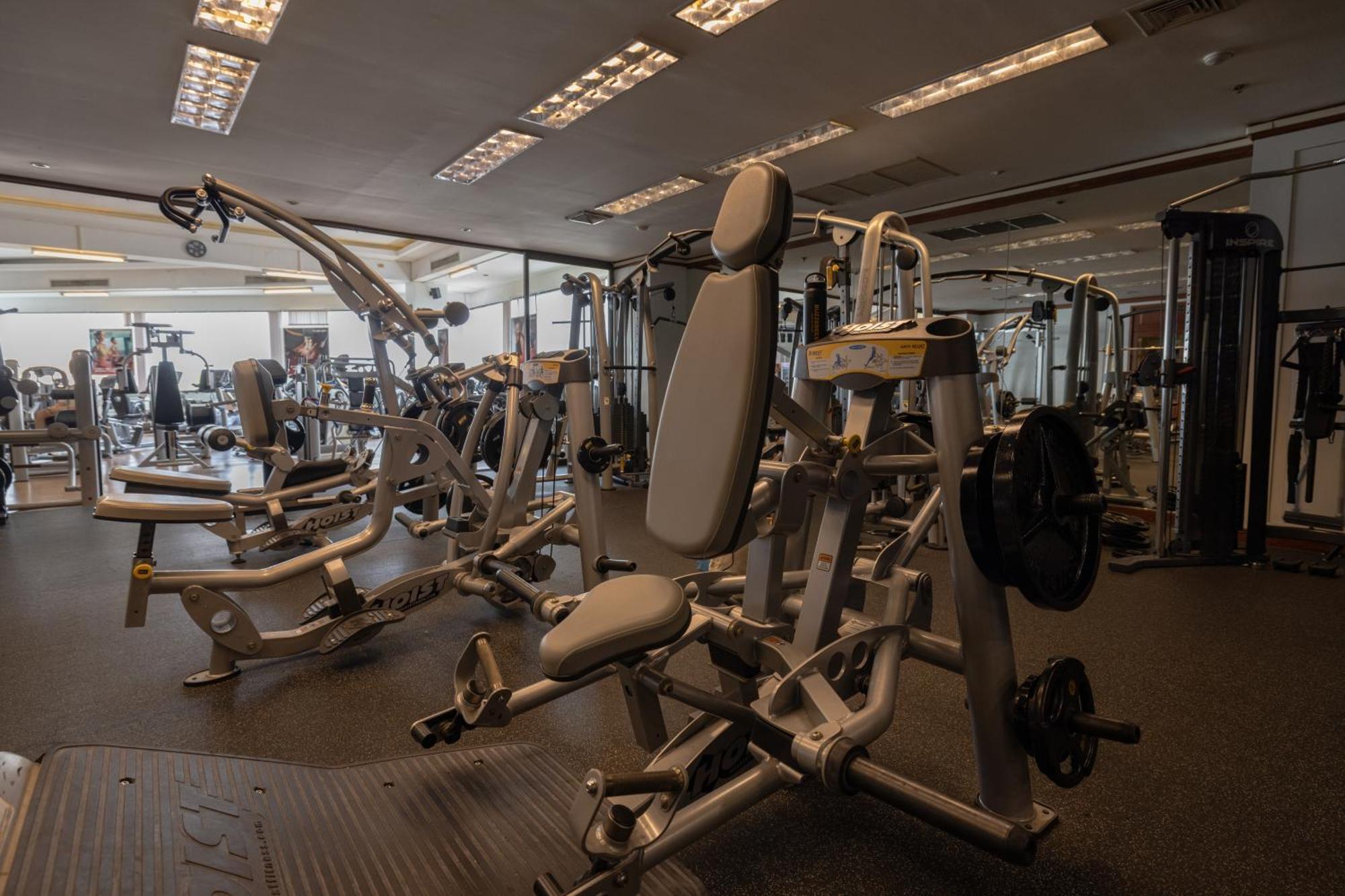 Royal Phuket City Hotel Εξωτερικό φωτογραφία The gym at the hotel