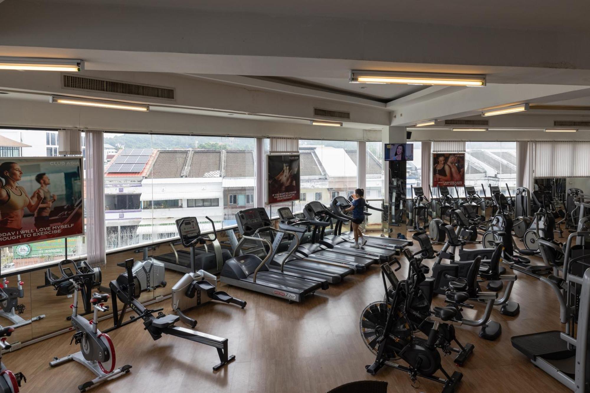 Royal Phuket City Hotel Εξωτερικό φωτογραφία The gym at the National Football Centre