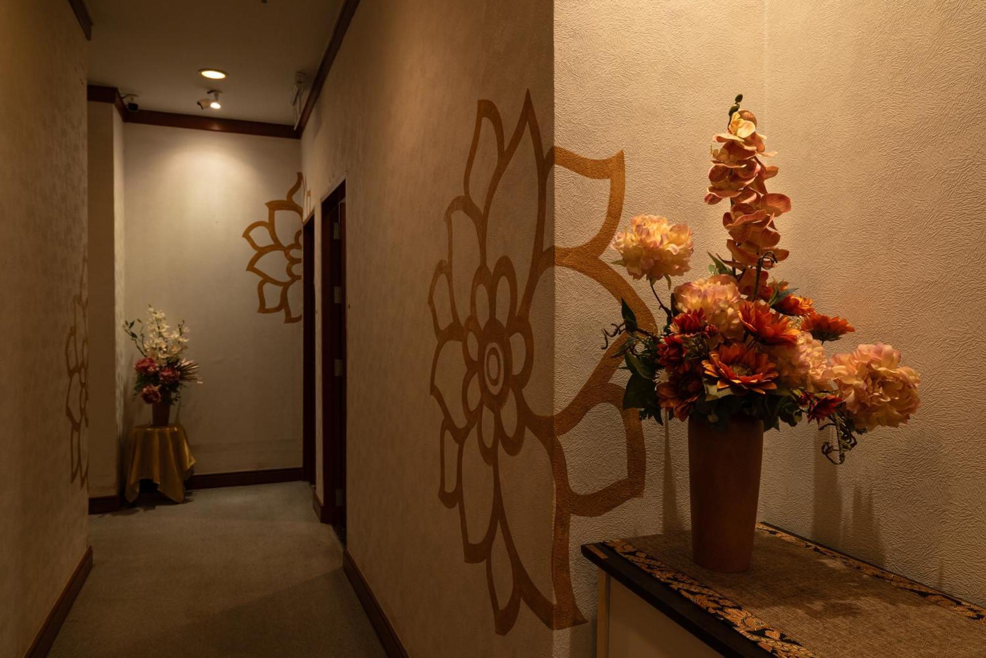 Royal Phuket City Hotel Εξωτερικό φωτογραφία Interior of a hotel in Tokyo