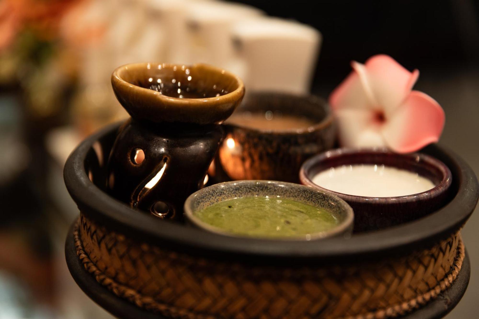 Royal Phuket City Hotel Εξωτερικό φωτογραφία Thai spa treatments
