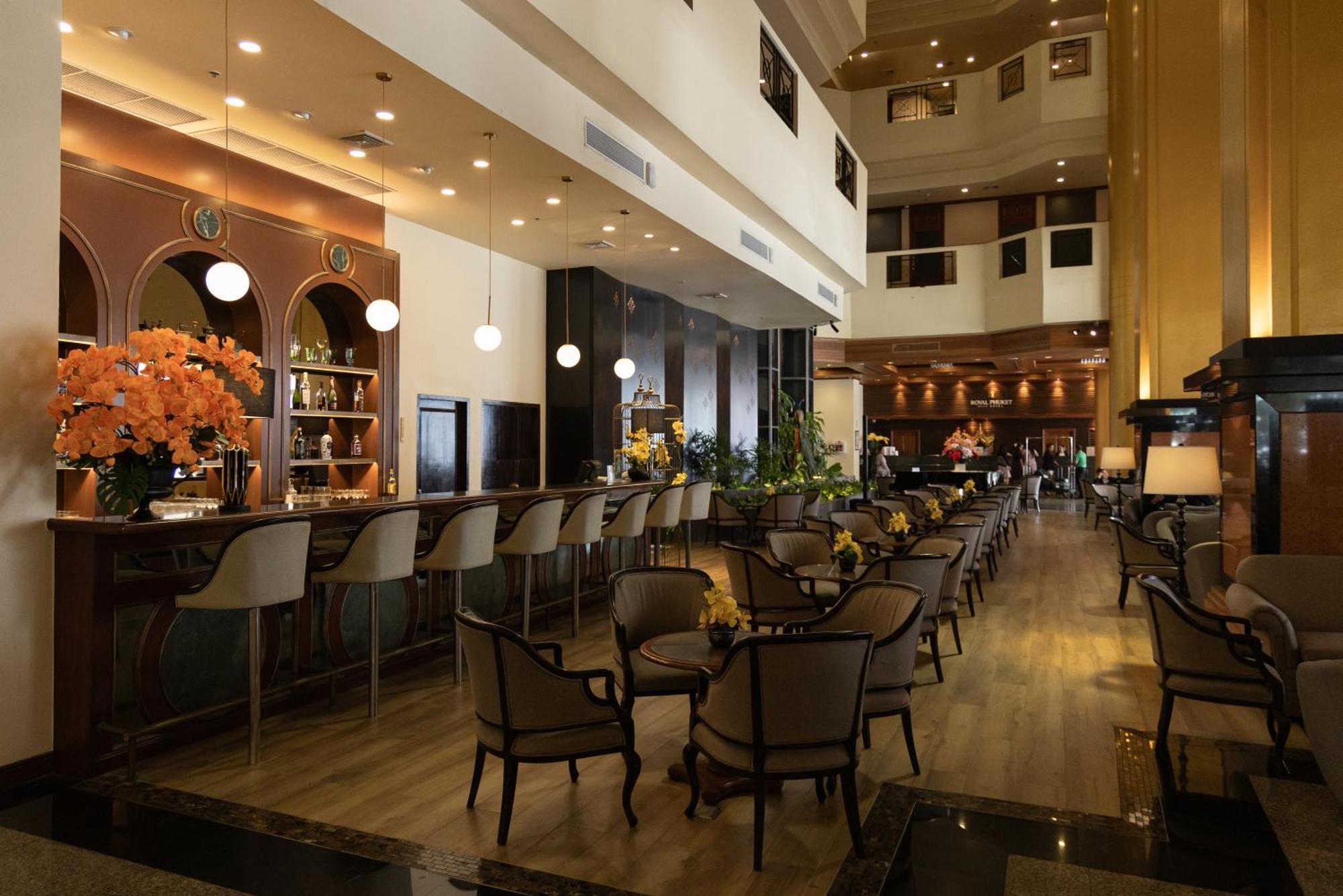 Royal Phuket City Hotel Εξωτερικό φωτογραφία The lobby bar