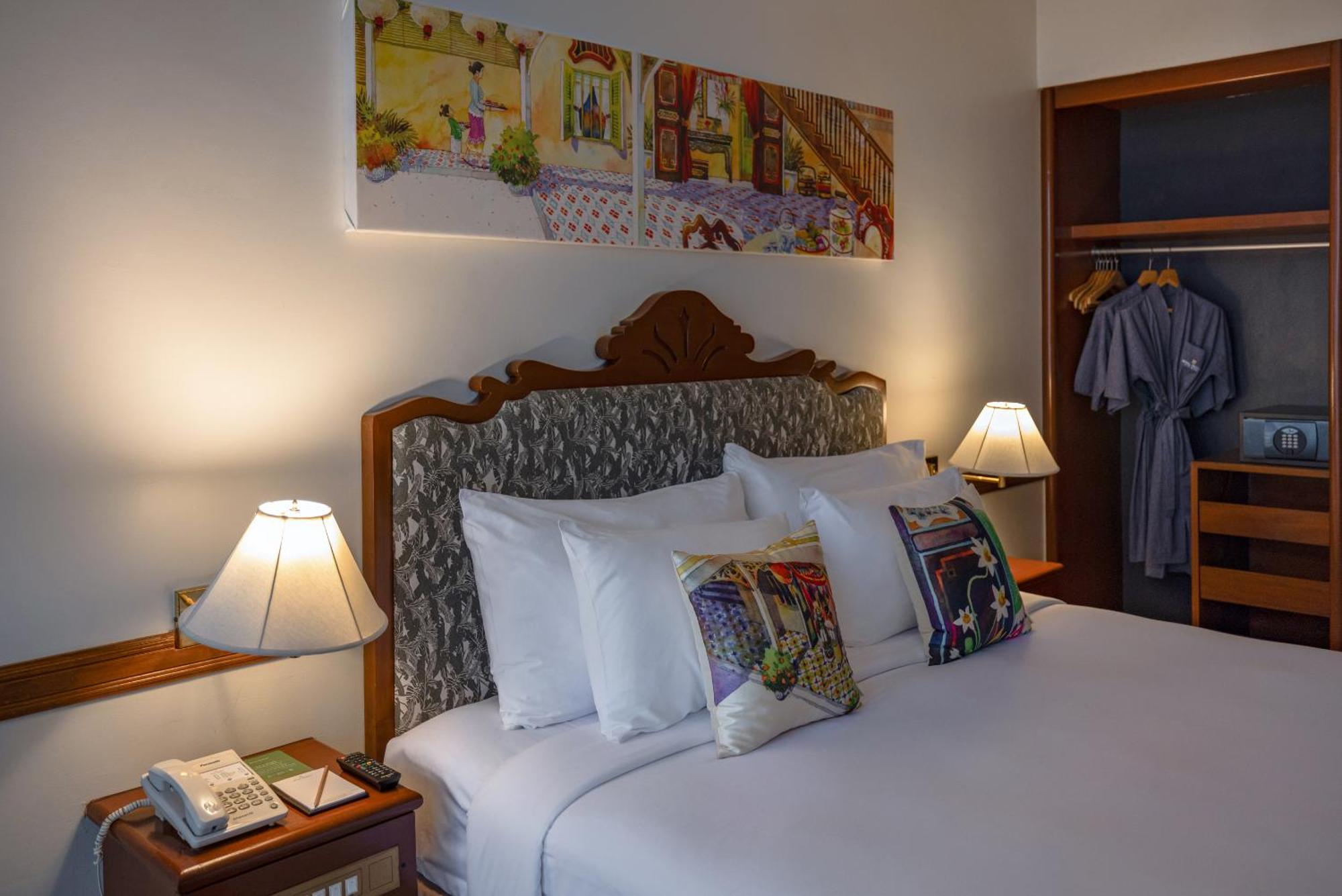 Royal Phuket City Hotel Εξωτερικό φωτογραφία A bedroom at the hotel