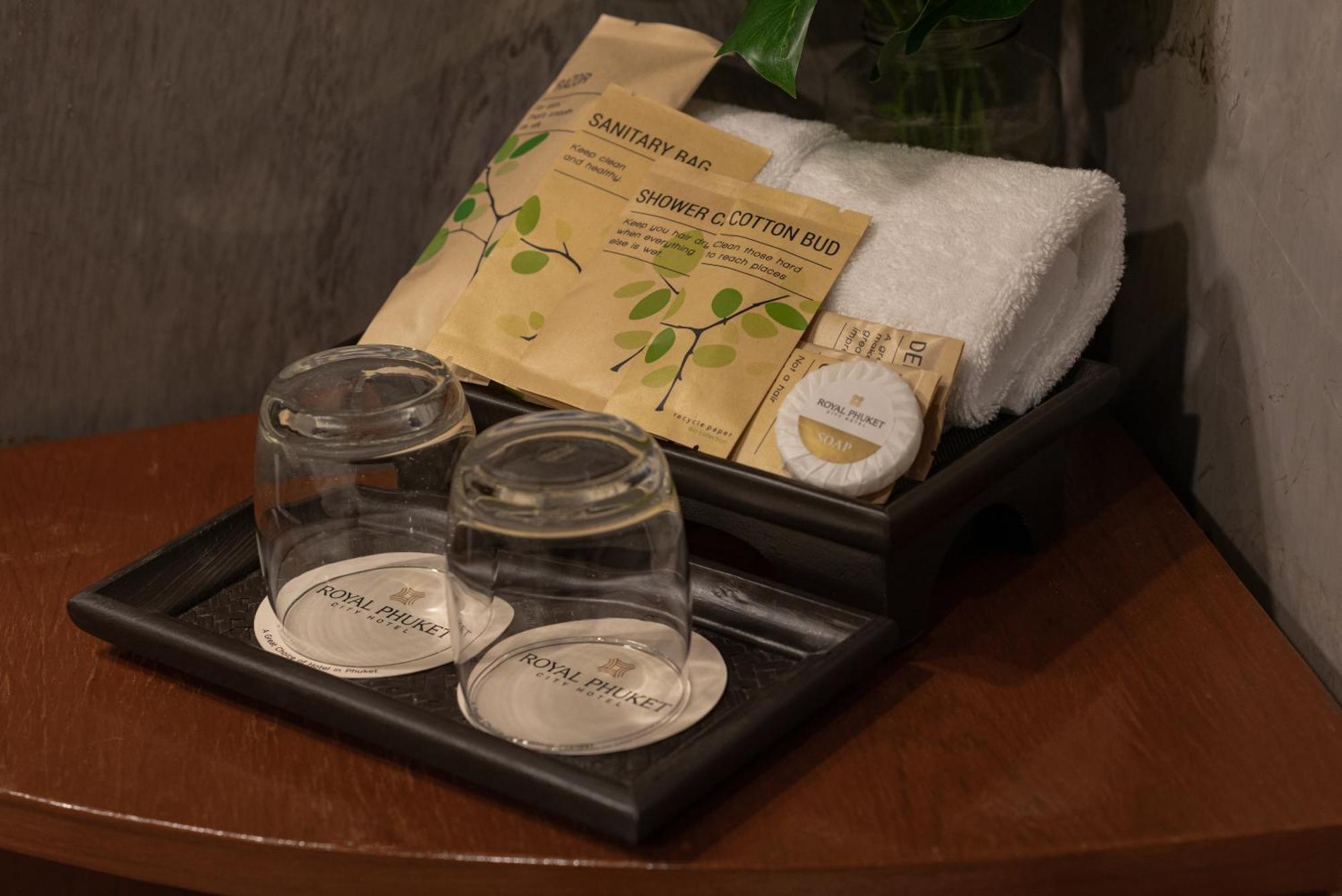 Royal Phuket City Hotel Εξωτερικό φωτογραφία A welcome tray