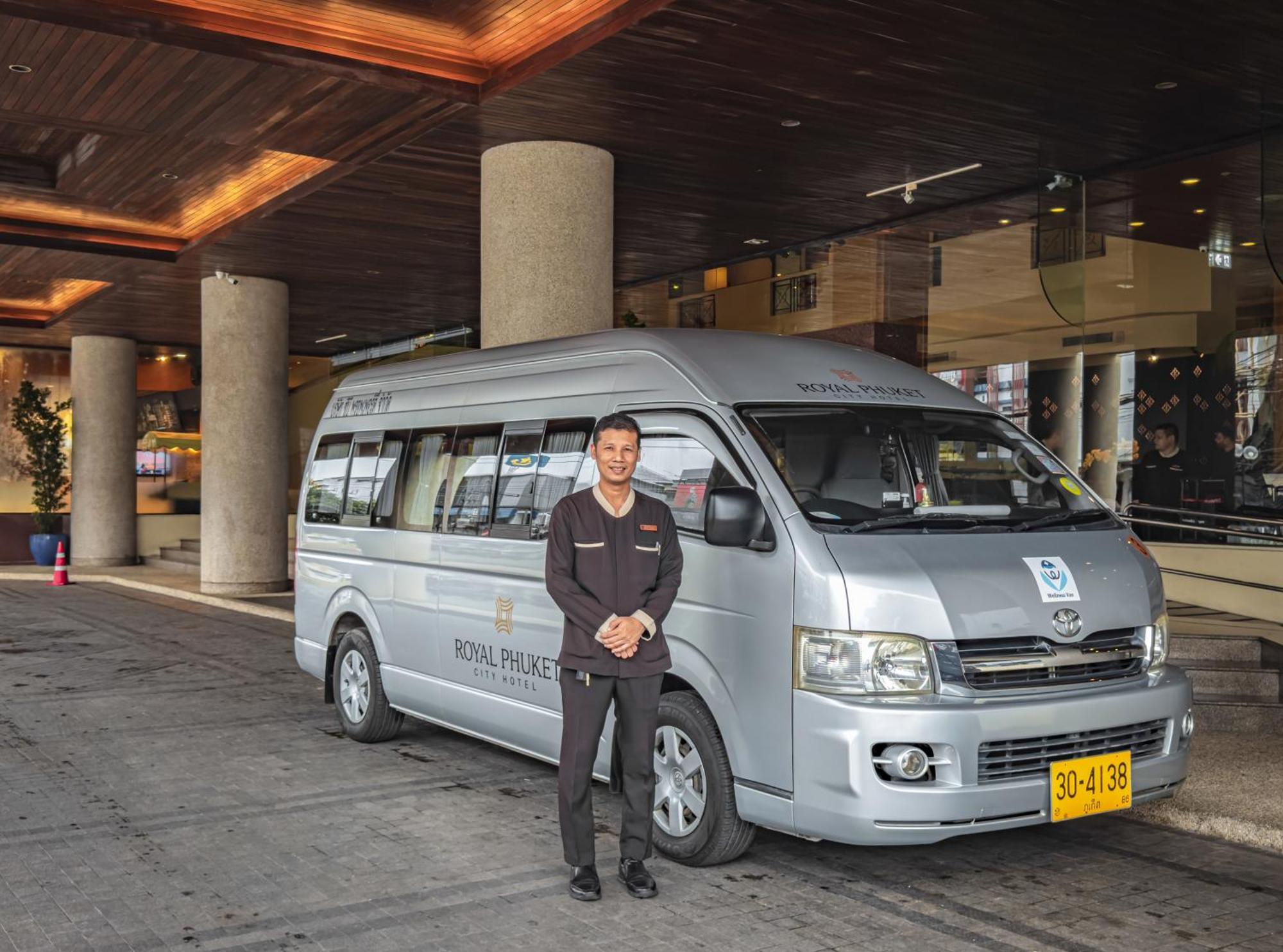 Royal Phuket City Hotel Εξωτερικό φωτογραφία Toyota Commuter
