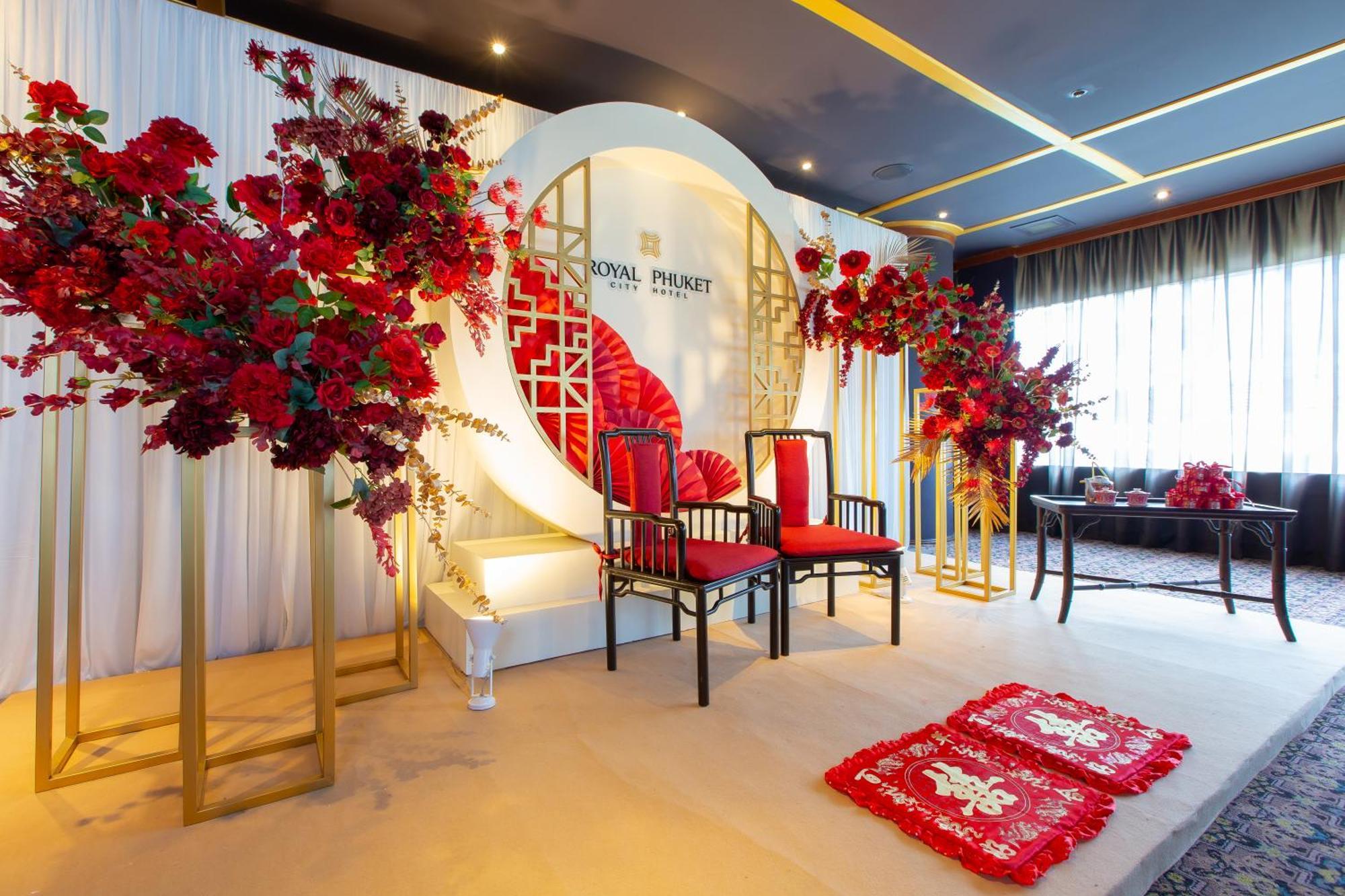 Royal Phuket City Hotel Εξωτερικό φωτογραφία A traditional Chinese wedding ceremony